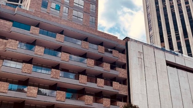 A modern high-rise building with multiple floors and a prominent glass facade. - Charming 1-bedroom apartment in marvelous Bogotá with WiFi (Bogotá)