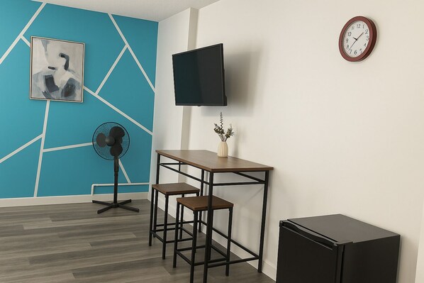 Interior - Skyline-Nest 5m to Stephen Ave +BathTub -W/D (Calgary)