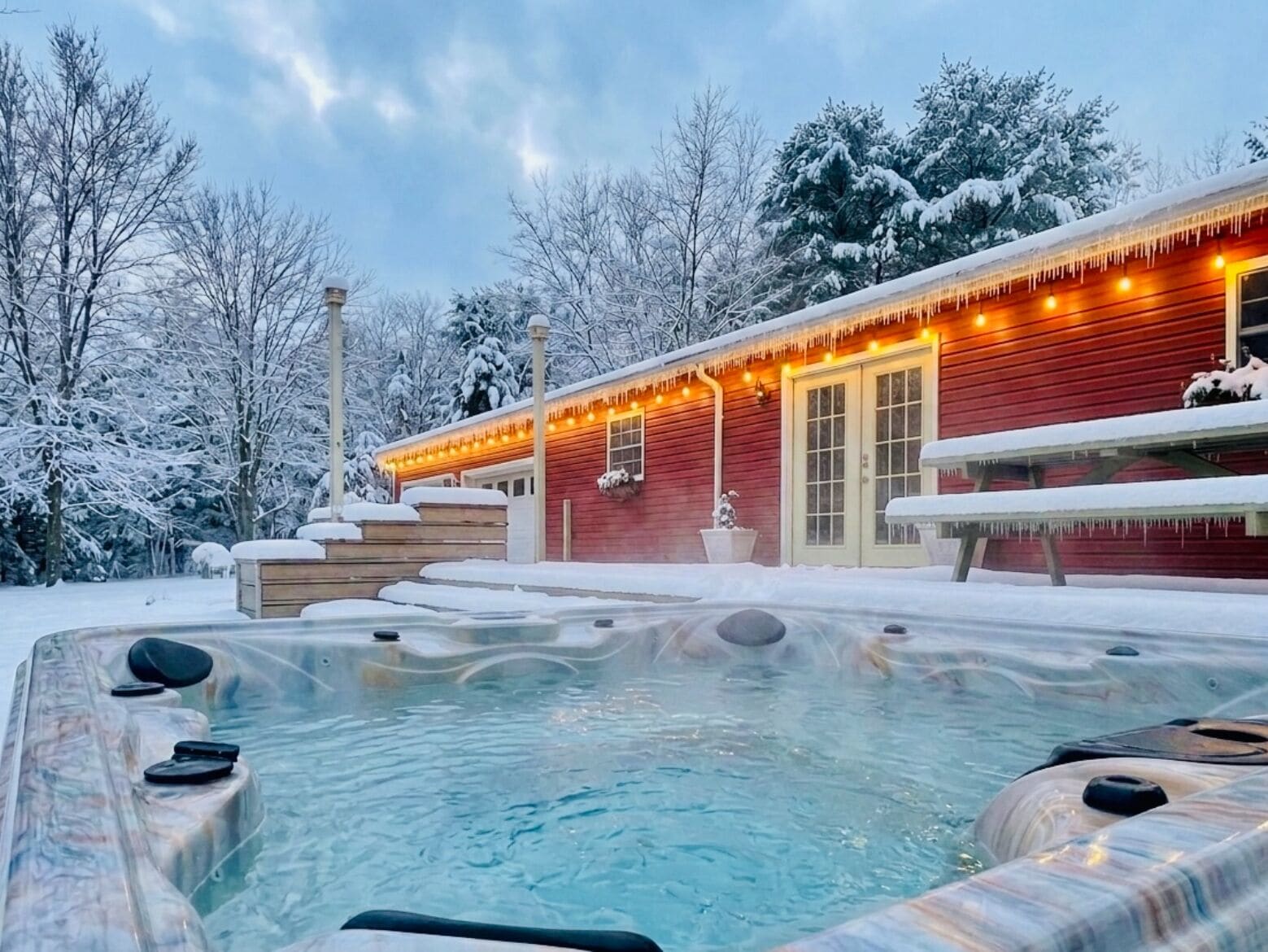 Outdoor spa tub