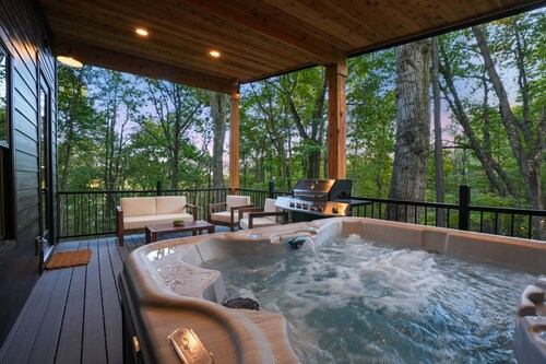 Thompson Oasis | Modern Couples Cabin