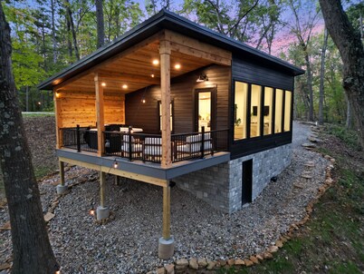 Thompson Oasis | Hocking Hills, Romantic Cabin