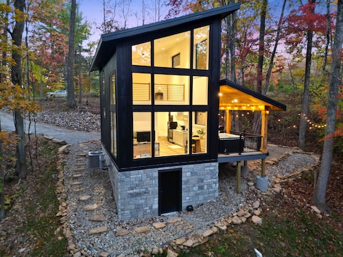 Thompson Retreat |Hocking Hills, Couples Getaway