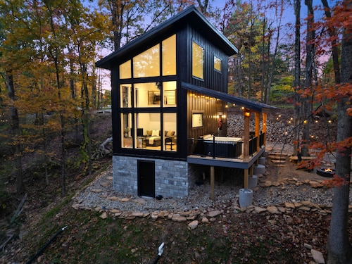 Thompson Retreat |Hocking Hills, Couples Getaway