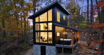 Thompson Retreat |Hocking Hills, Couples Getaway