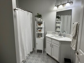 ヘアドライヤー、タオル、石鹸、シャンプー