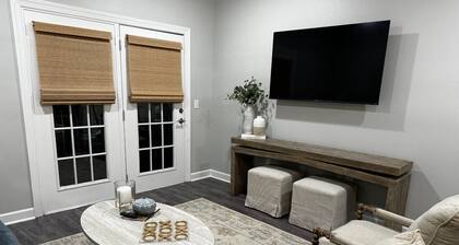 Newly renovated 2 bedroom 2 bathroom condo in Oxford with WiFi