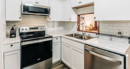 Stay in Comfort, Explore with Ease – Your Ideal Minneapolis Getaway!