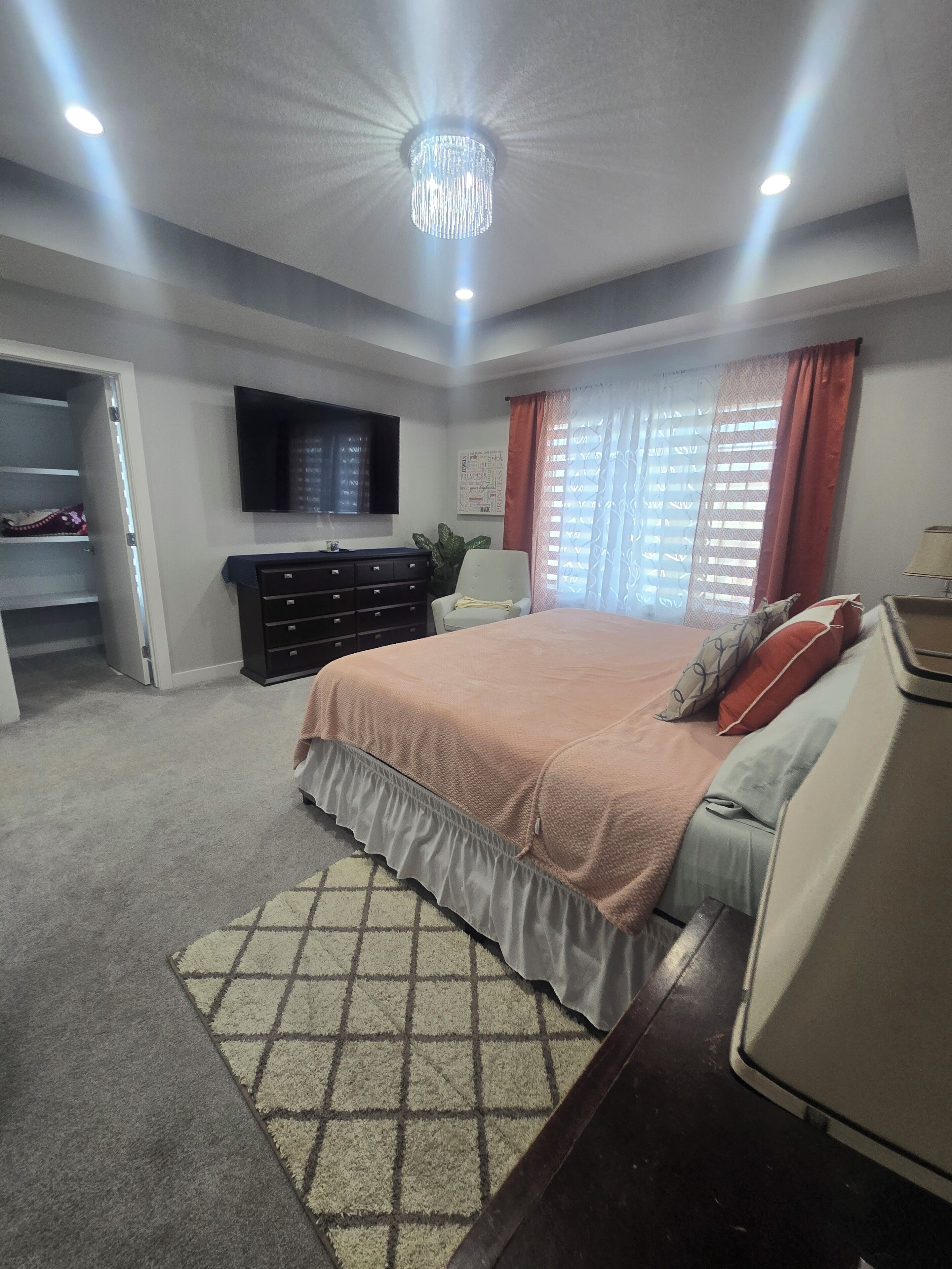 4 bedrooms, iron/ironing board, free WiFi, bed sheets