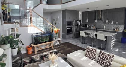 West Edmonton House 4 Bedroom 2.5 Bathroom