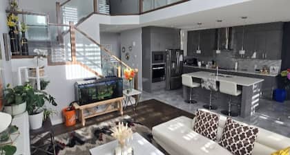 West Edmonton House 4 Bedroom 2.5 Bathroom