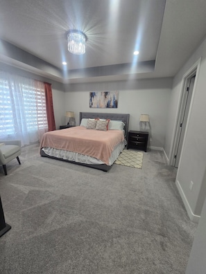 4 bedrooms, iron/ironing board, free WiFi, bed sheets