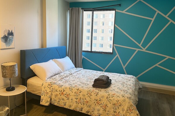 1 habitación, tabla de planchar con plancha, wifi y ropa de cama 