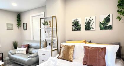 The Loft- Adorable Studio, Valparaiso University Short Term Stay