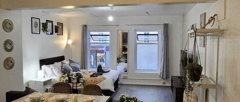 1 غرفة نوم ومكواة/لوح كي وواي فاي مجانًا وملاءات أسرّة