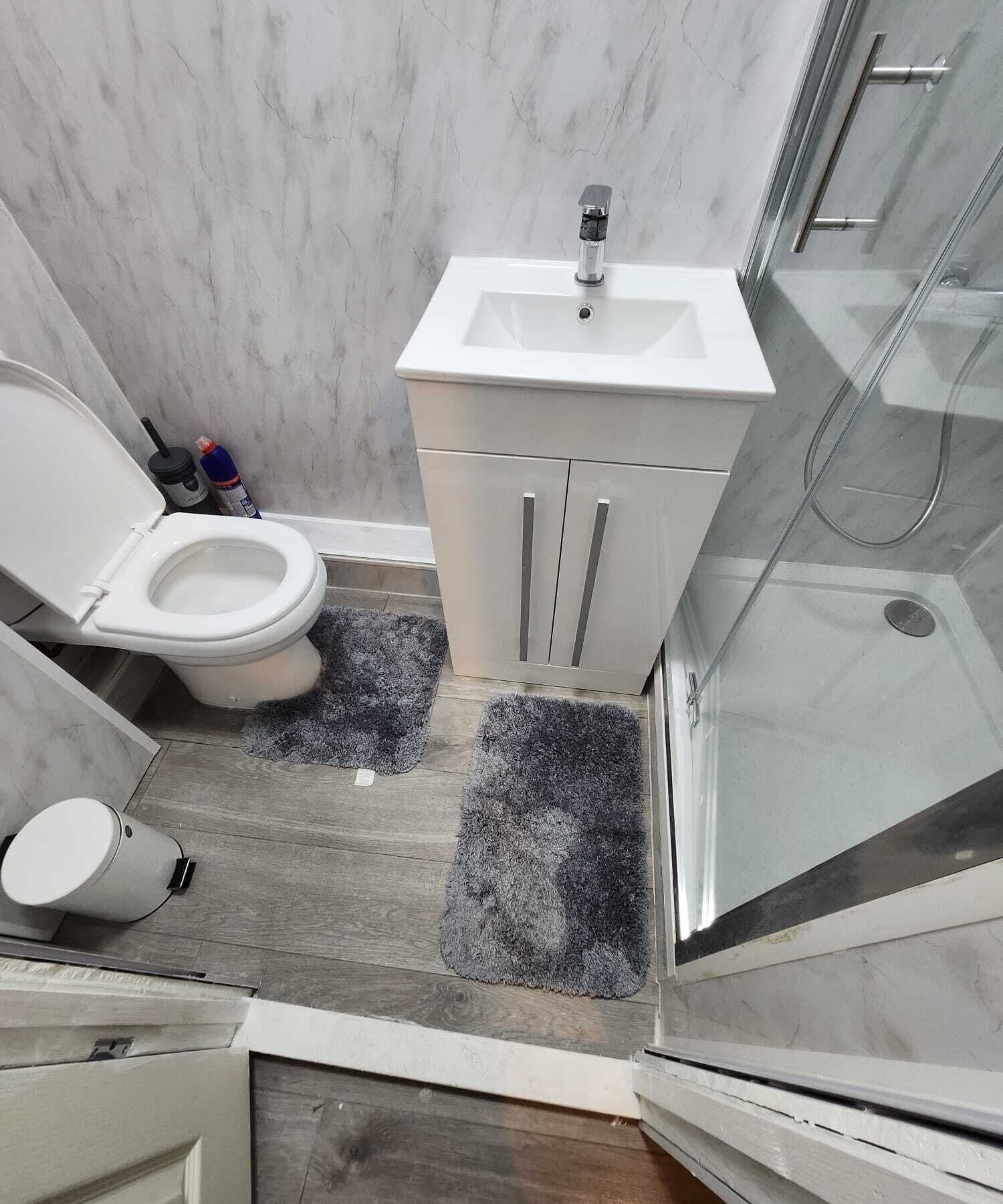 Shower, hair dryer, towels, shampoo