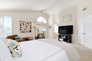 6 bedrooms, desk, iron/ironing board, free WiFi