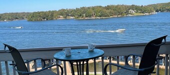 Corner SML Waterfront Penthouse Condo-King Beds