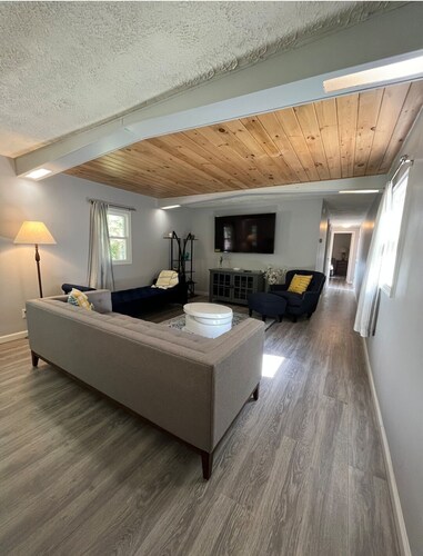 Cozy Modern Cabin in the Woods