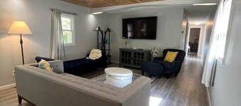 Cozy Modern Cabin in the Woods