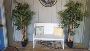 A white bench with two potted plants on either side and a sign above reading "Circle Retreat". - 4BR Connected Condo Near Silver Dollar City | Great for Groups | NCH 7 7-8 (Reeds Spring)