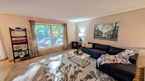 Smart TV, fireplace - Inviting Cozy House in the Heart of Maple Grove (Maple Grove)