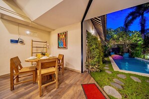 Villa, 2 Schlafzimmer, eigener Pool | Esszimmer