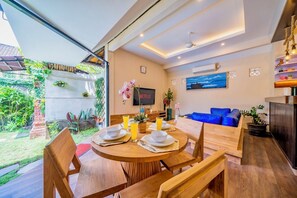 Dining room - Villa Anglia (Kerobokan)