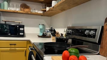 Coffee/tea maker, fridge, microwave, oven