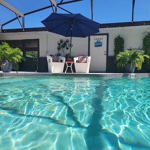 Pool - Cozy 2-beds Family Friendly Apt w/ Pool, Full Kitchen in Downtown Kissimmee (Kissimmee)