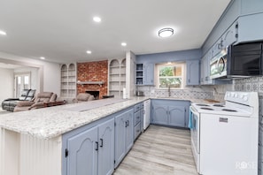 Private kitchen - Corporate stay.  Charming 3-bedroom house in San Angelo with AC, WiFi.  (San Angelo)
