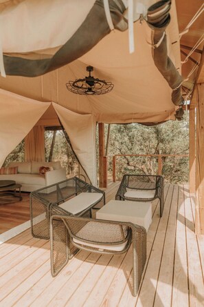 Terrace/patio - Lantana - Luxury Glamping Tent (Blanco County)