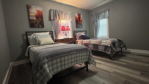 3 chambres, fer et planche à repasser, Wi-Fi, draps fournis