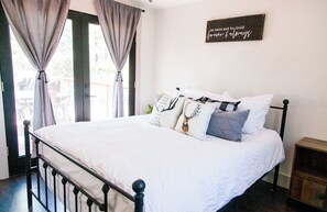 2 bedrooms, desk, iron/ironing board, WiFi
