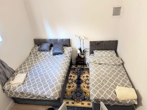WiFi, bed sheets