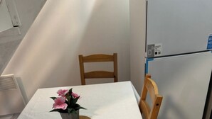 Dining - Sleep4 - Close To Purley Station & Local Shops (Purley)