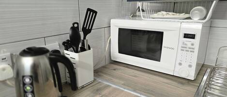 Fridge, microwave, stovetop