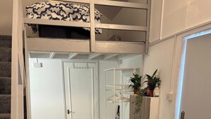 A room with a bunk bed, a desk with a chair, a wardrobe, and a door. - Sleep4 - Close To Purley Station & Local Shops (Purley)