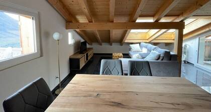 Stay in the Heart of Wallis