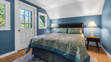 4 bedrooms, desk, iron/ironing board, free WiFi