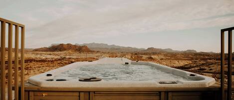 Tina de hidromasaje al aire libre