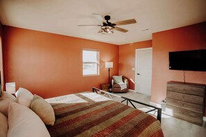 3 bedrooms, desk, iron/ironing board, travel crib - Casa Abuelo Loco, Terlingua's Premier Vacation Rental (Terlingua)