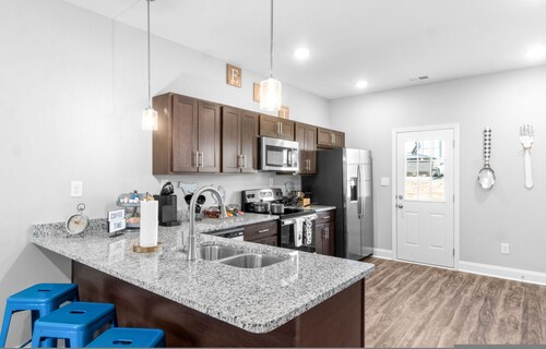 Sapphire Oasis A Luxurious Townhouse Retreat Near Nashville Ft Campbell