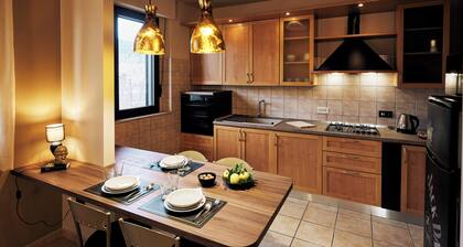 Spacious Vintage Style Apartment, family and pet friendly