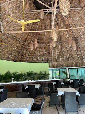 Dining - Luxury home with pool and private beach (Cruz de Huanacaxtle)