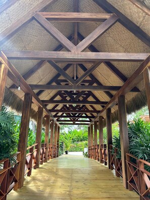 Property grounds - Luxury home with pool and private beach (Cruz de Huanacaxtle)