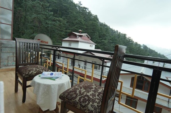 Rooftop terrace - Goroomgo Shree Shimla Stay (Shimla)