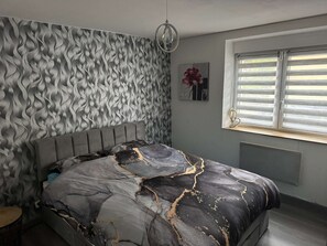 1 chambre, lit parapluie, Wi-Fi gratuit, draps fournis