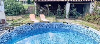 Mooi vrijstaand vakantiehuis met WIFI, privé zwembad, patio, parking, huisdieren toegestaan