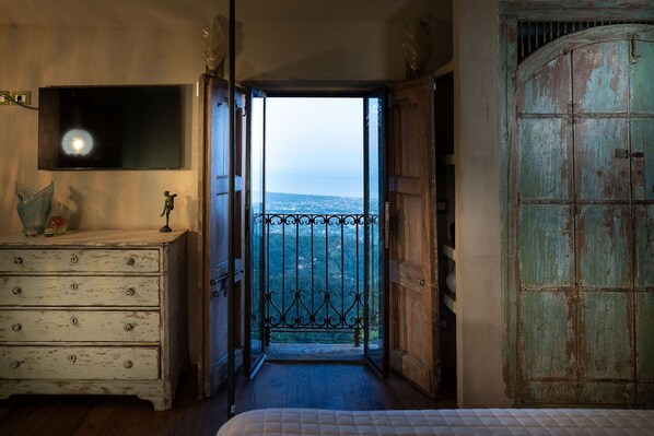 1 bedroom, iron/ironing board, travel crib, free WiFi