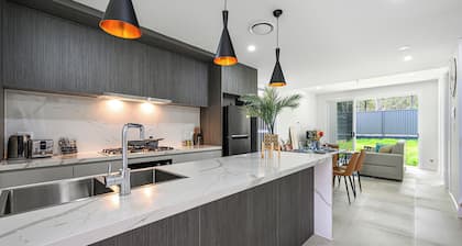 Rousehill 5Br with Pool near Shopping Centre&Train